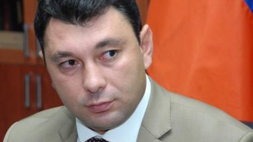 Дилетантизм остается дилетантизмом. Э. Шармазанов выступил с разгромной критикой предложений экс-главы МИД Армении В. Осканяна 