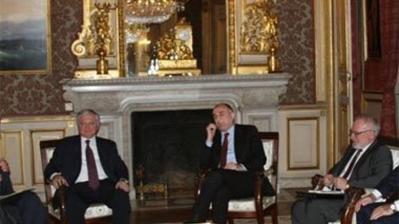 Armenian, Azerbaijani FMs reiterate determination to reach peaceful settlement 