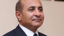 Спикер парламента Овик Абраамян поздравил народного артиста Соса Саркисяна с 83-летием