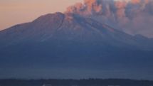 Chile volcano Calbuco quietens but remains unstable