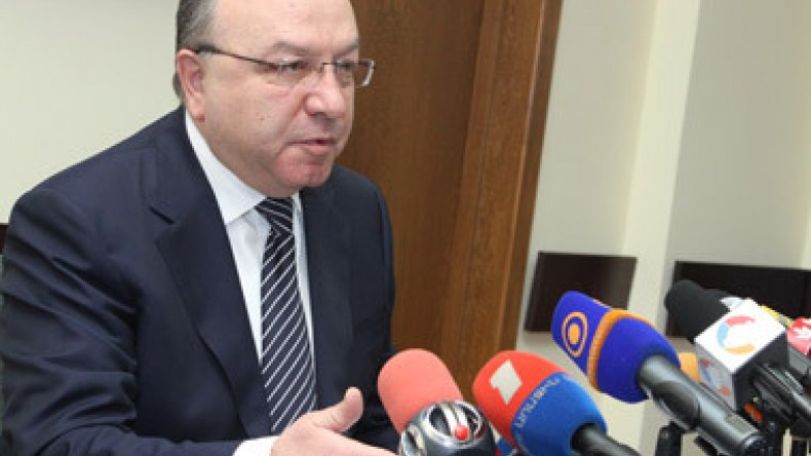 Министр здравоохранения Армении Д. Думанян по случаю 100 дней пребывания на посту ответил на ряд острых вопросов 