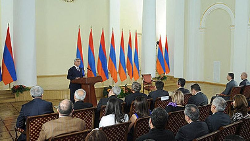 Սերժ Սարգսյանն ընդունել է  ՀՀ նախագահի կրթական պարգևների արժանացած ուսանողներին և աշակերտներին