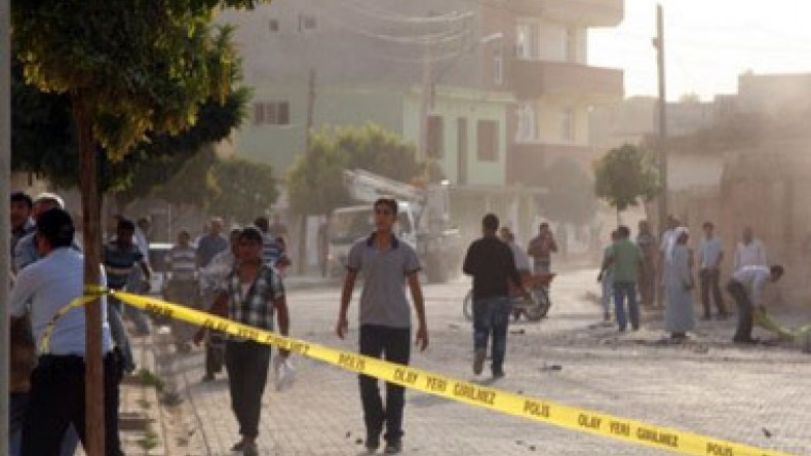 Turkish police force Syrian refugees from homes 