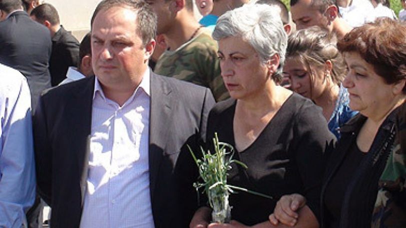 Gurgen Margaryan would have turned 34 today: Armenians march to Yerablur in honor of slain Armenian officer 