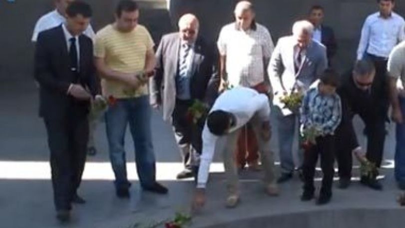 Олимпийский чемпион Арсен Галстян возложил венок к мемориалу жертв Геноцида армян 