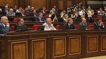 Парламент Армении почти единогласно поддержал решение президента о разрыве отношений c Венгрией 