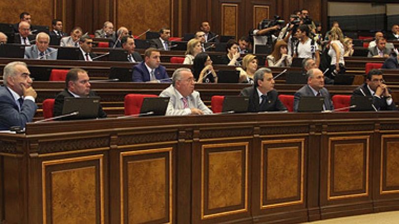 Парламент Армении почти единогласно поддержал решение президента о разрыве отношений c Венгрией 