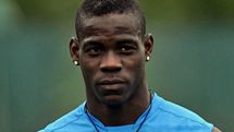 Balotelli to undergo eye surgery