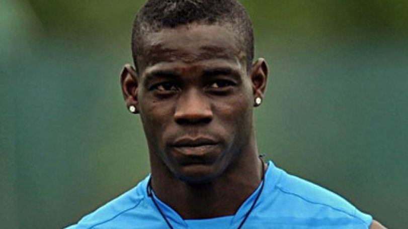 Balotelli to undergo eye surgery