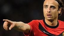 Manchester United's Dimitar Berbatov flies to Italy to complete Fiorentina move 