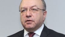 Министр здравоохранения Армении Д. Думанян объявил войну распылению госсредств в областных больницах 