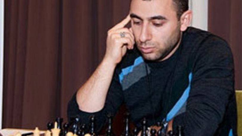 Akobian loses with half points