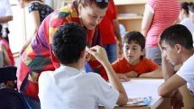 Children's appliqué contest in Shoushi