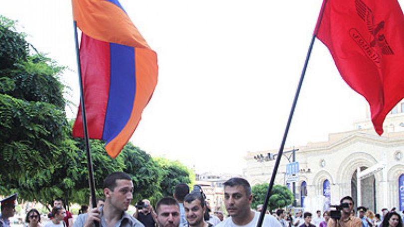 Пока правительство Армении обсуждало проблемы сирийских армян, Союз «Айазн» провел обещанное шествие 