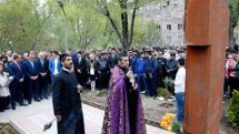 Հայոց ցեղասպանության զոհերի հիշատակը հավերժացնող խաչքար՝ Աջափնյակ վարչական շրջանում