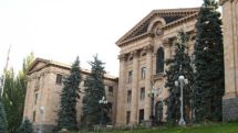 Скандал вокруг Комиссии по этике НС Армении продолжает находиться в центре внимания общественности 