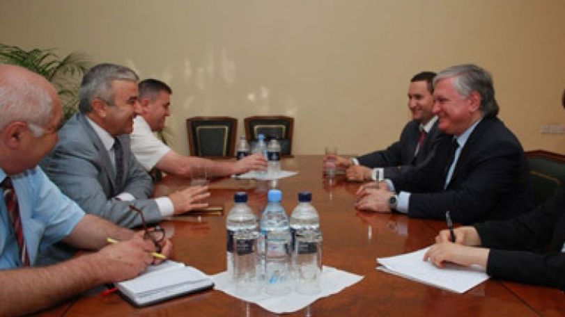 ԼՂՀ ԱԺ նախագահը հանդիպել է ՀՀ ԱԳ նախարարի հետ