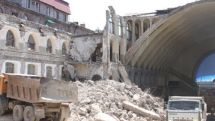 На территории Крытого рынка в Ереване отнюдь не царит покой. В Минкультуры РА пояснение приправили словом «наверное» 