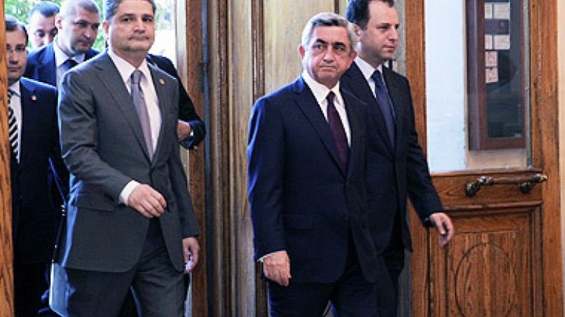 President attends Cabinet special session