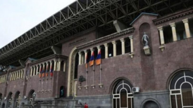 Сборные Армении и Казахстана по футболу почтили память погибших военнослужащих 
