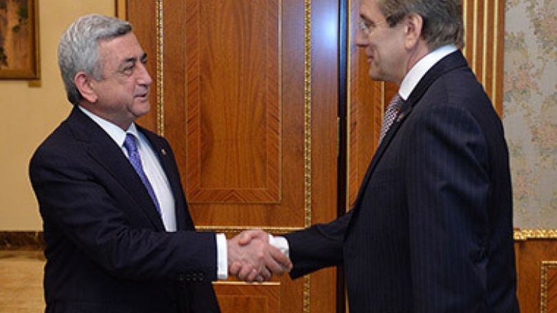 Serzh Sargsyan receives Chairman of EDB Management Board 