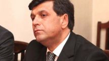 Армен Ерицян опровергает сведения о том, что он бросил мобильник в Артура Багдасаряна