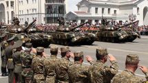 Обещанные Panorama.am фотосъемка и видеосюжет с парада в Степанакерте 9 мая 