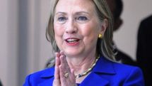 Clinton presses India on cutting Iran oil