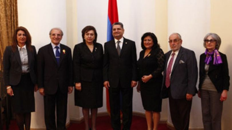 PM Tigran Sargsyan receives Diaspora writers