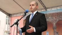 «Спекуляции о слиянии ЕГЛУ с Педагогическим университетом абсурдны». В скандал Ашотян-Золян втянулись студенты и полиция   