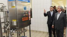 President Serzh Sargsyan visits Ararat Group mineral water plant