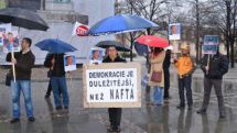 Армянская община Чехии организовала митинг в знак протеста против визита Ильхама Алиева