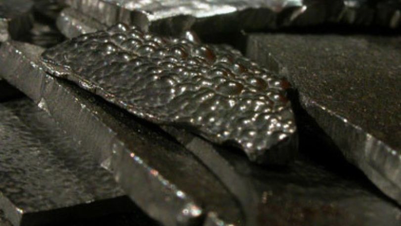 Azerbaijan halts metal scrap export to Iran