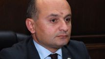 «Чего он ломается?»: Степа Сафарян коснулся отзывов в Facebook относительно выдвижения Раффи Ованнисяна в 7-м округе