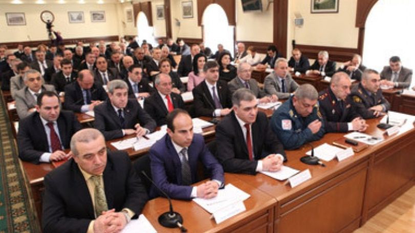 Мэр Т. Маргарян предупреждает организаторов поборов в школах Еревана о строжайшем наказании 