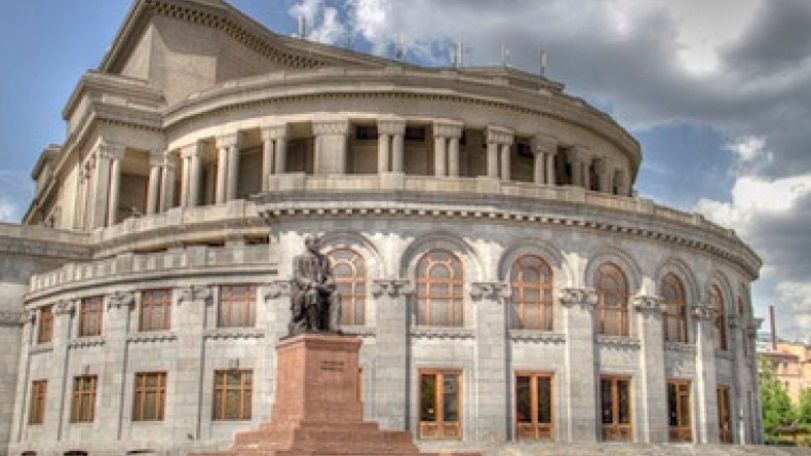 Сцену Национального академического театра оперы и балета им. А.Спендиаряна отремонтируют в апреле-мае