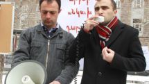 Участники пикета в ереванском сквере Маштоца провели заседание «Независимого и справедливого гражданского суда» 