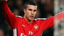 Juventus seek to sign Van Persie