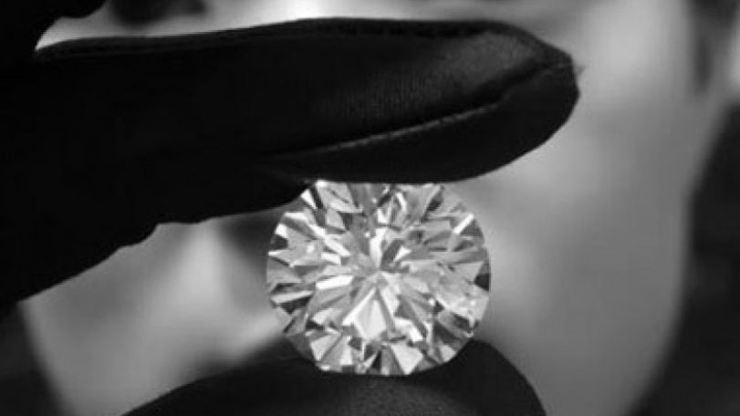 Diamond cutting sector down 6.5 percent 