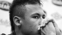 Neymar extends contract with Santos