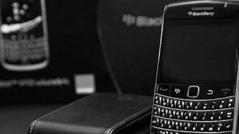 BlackBerry 9700 smartphone can be acquired at Orange also without BIS service 
