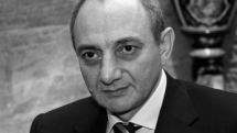  Bako Sahakyan awards teacher on occasion of Teachers’ Day