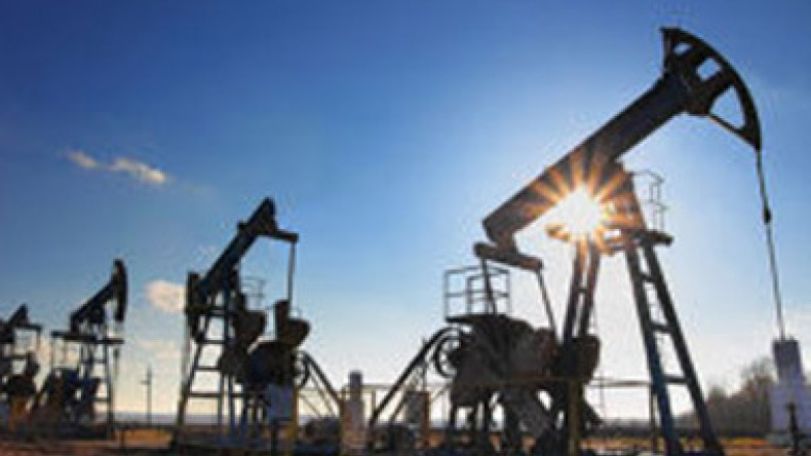 Экс-президент: Азербайджанская экономика находится в нефтяной зависимости, что опасно в условиях спада цен на нефть 