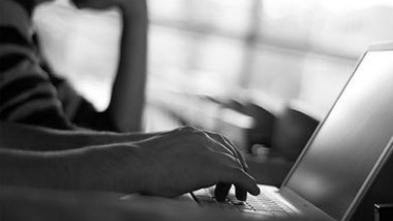Не следует переоценивать роль социальных сетей в проведении революций, - эксперт