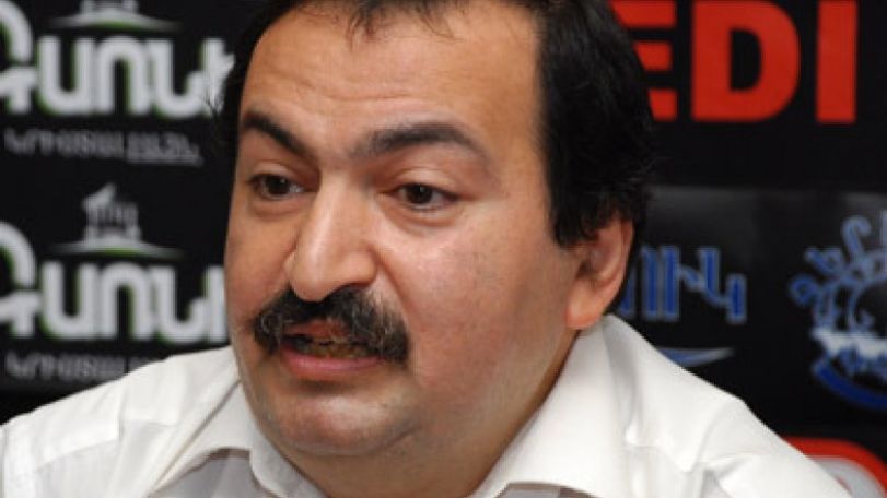 Գրականության ինստիտուտի աշխատակիցները տնօրենի պաշտոնում առաջադրում են Վարդան Դևրիկյանի թեկնածությունը