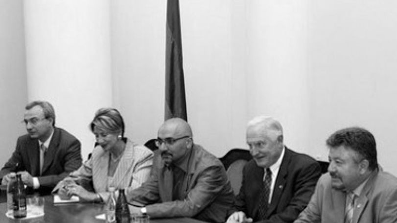 Armenian Prime Minister receives Craig Barrett