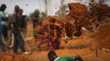 Ebola crisis: Liberia to open borders as infection falls