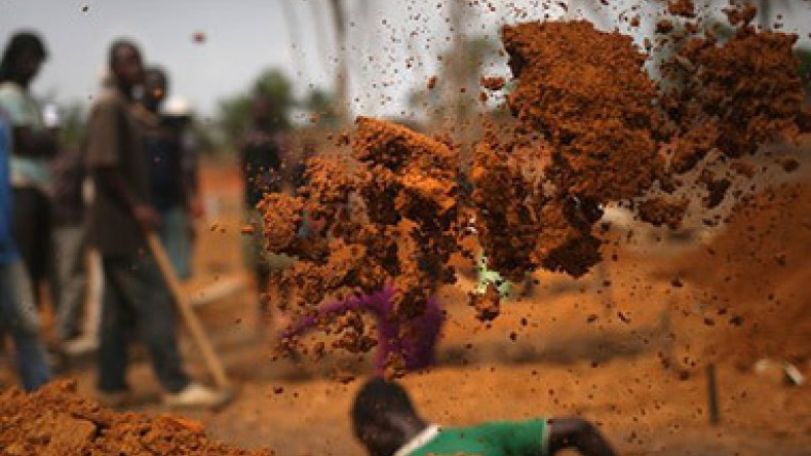 Ebola crisis: Liberia to open borders as infection falls