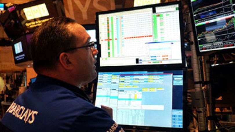 US markets hit record high, but global pessimism deepens on oil uncertainty  