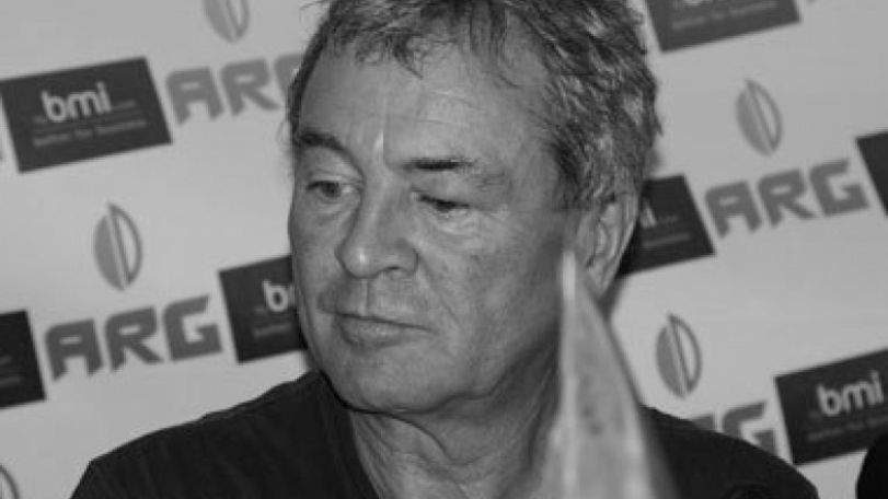  IAN GILLAN AND TONY IOMMI GIFTED GYUMRI SCHOOL WITH MUSICAL INSTRUMENTS